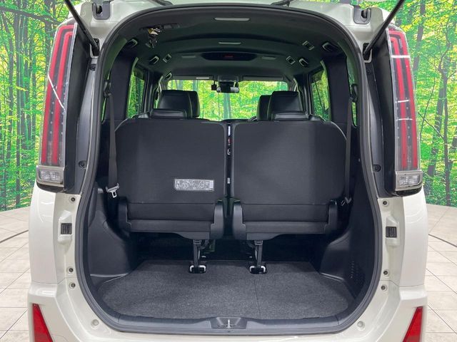 TOYOTA NOAH HYBRID 2018 Image 31