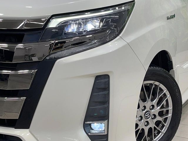 TOYOTA NOAH HYBRID 2018 Image 31