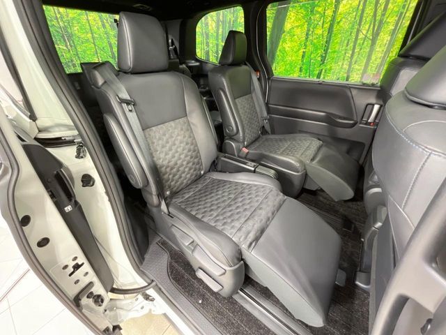 TOYOTA VOXY HYBRID 2023 Image 31