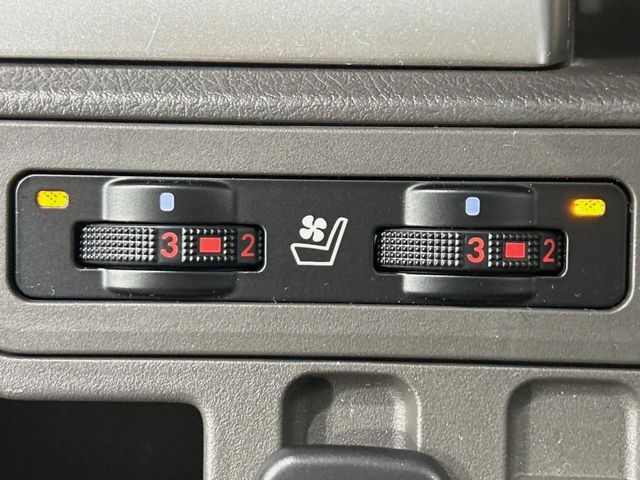 TOYOTA LANDCRUISER PRADO 2023 Image 31