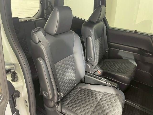 TOYOTA VOXY HYBRID 2023 Image 31