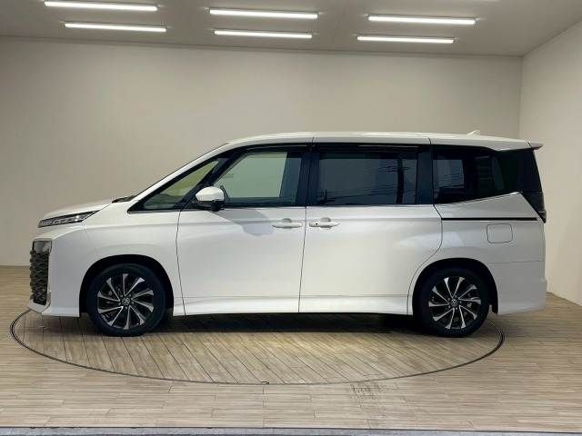 TOYOTA VOXY HYBRID 2023 Image 31