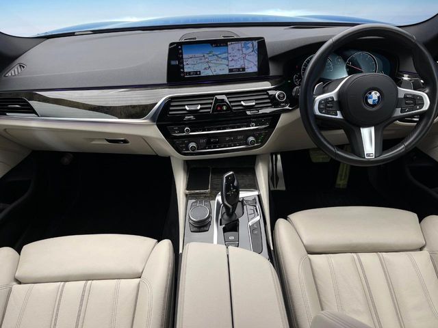 BMW 5SERIES SEDAN 2018 Image 31