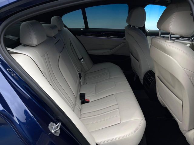 BMW 5SERIES SEDAN 2018 Image 31