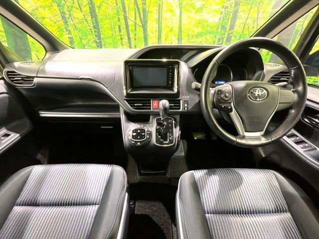 TOYOTA VOXY 2015 Image 31