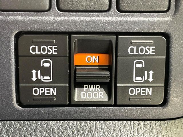 TOYOTA VOXY 2015 Image 31