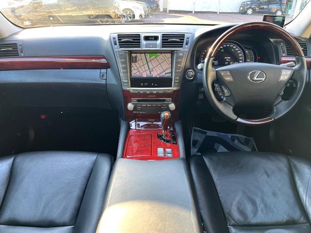 TOYOTA LEXUS LS460 2011 Image 31