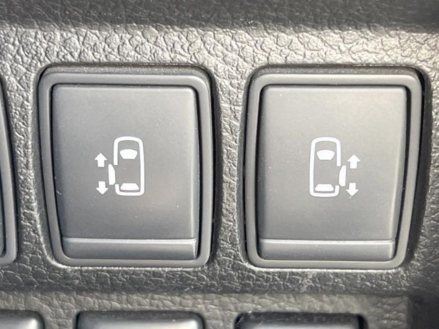 NISSAN ELGRAND 2011 Image 31