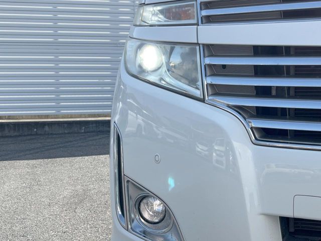 NISSAN ELGRAND 2011 Image 31
