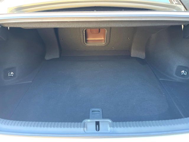 TOYOTA LEXUS ES300H 2019 Image 31