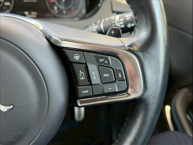 JAGUAR E-PACE 2018 Image 31