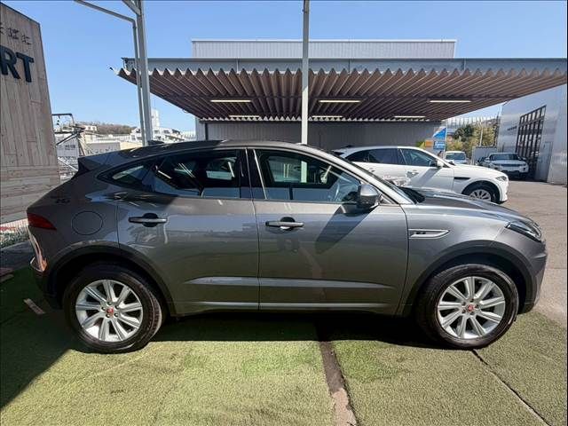 JAGUAR E-PACE 2018 Image 31