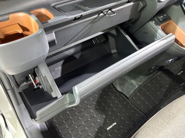 TOYOTA SIENTA HYBRID 2023 Image 31