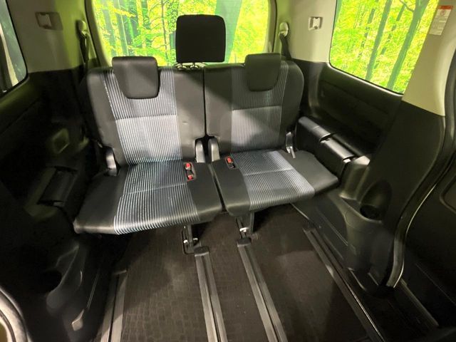 TOYOTA NOAH 2016 Image 31