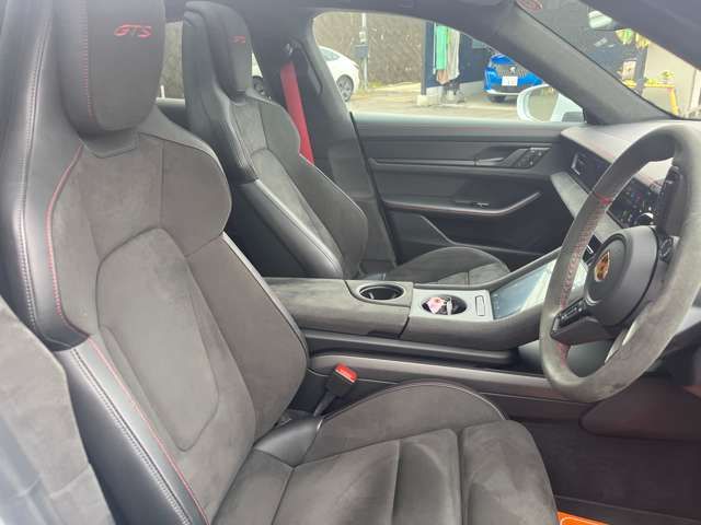 PORSCHE TAYCAN 2022 Image 31