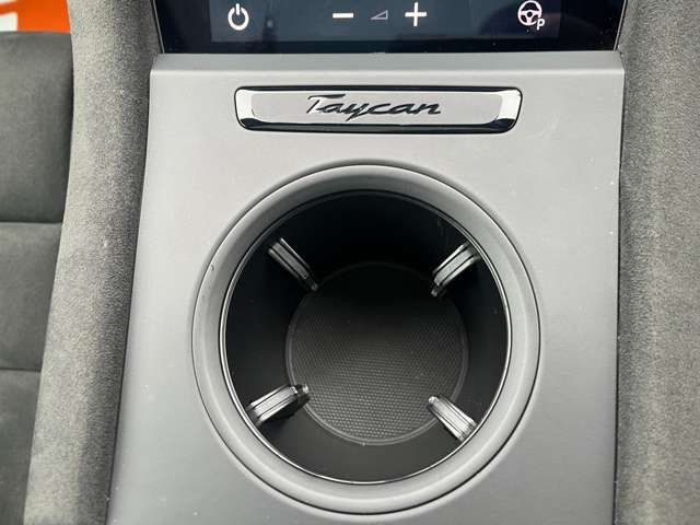 PORSCHE TAYCAN 2022 Image 31