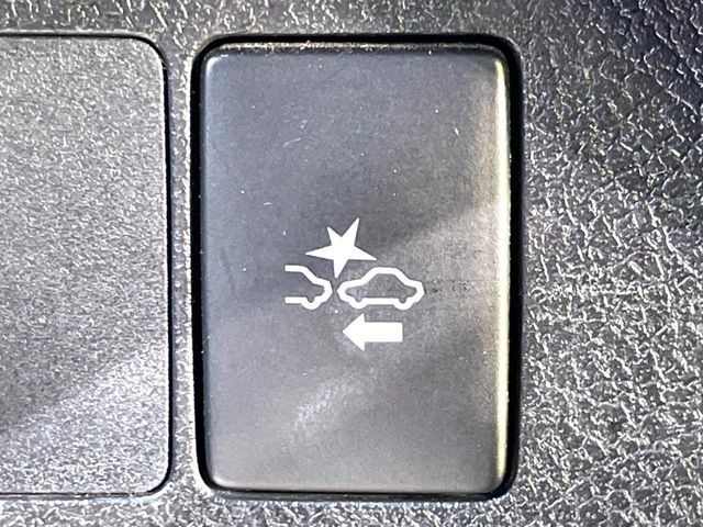 TOYOTA VITZ 2018 Image 31