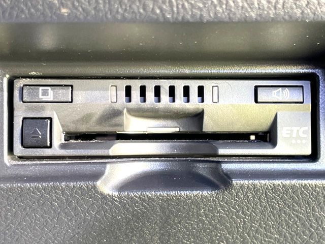 TOYOTA VITZ 2018 Image 31