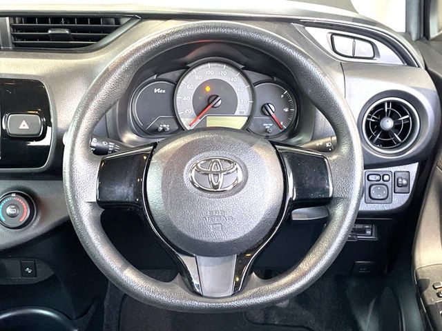 TOYOTA VITZ 2018 Image 31