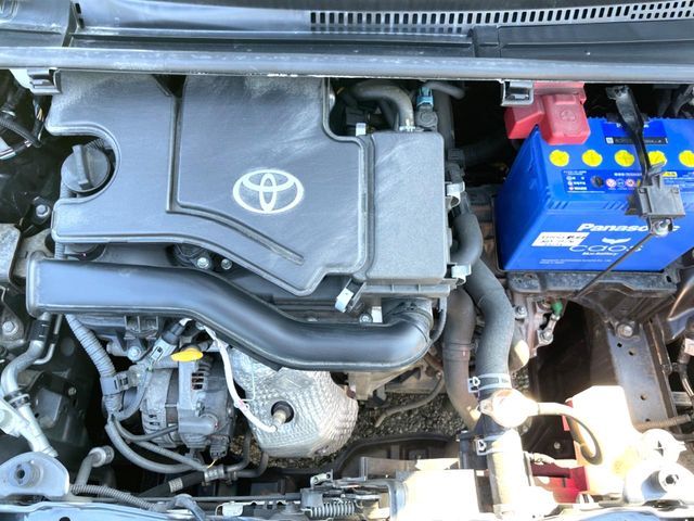 TOYOTA VITZ 2018 Image 31