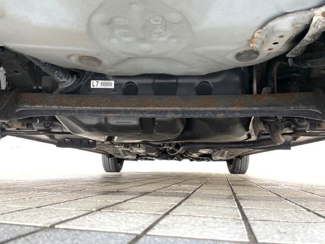 TOYOTA VITZ 2018 Image 31