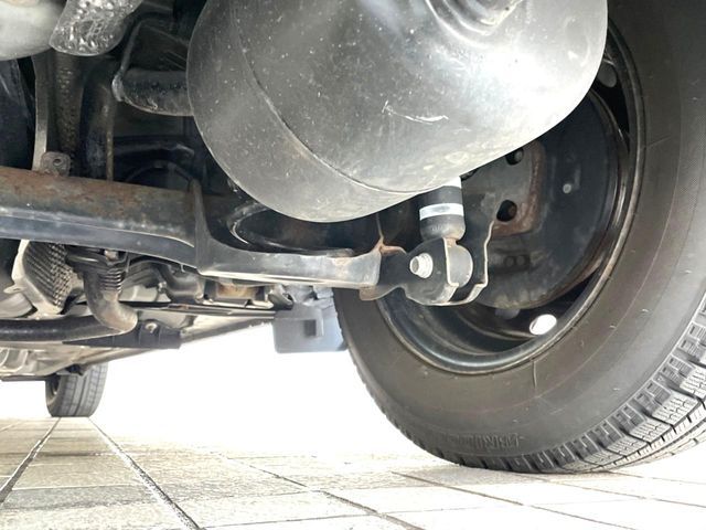 TOYOTA VITZ 2018 Image 31