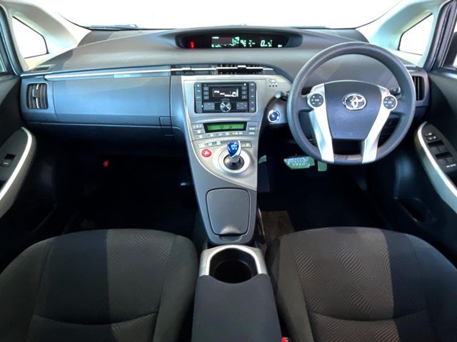 TOYOTA PRIUS 2015 Image 31