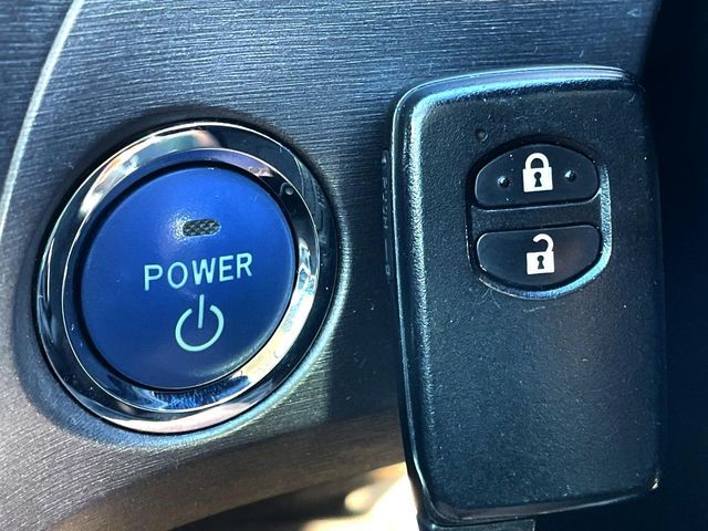 TOYOTA PRIUS 2015 Image 31