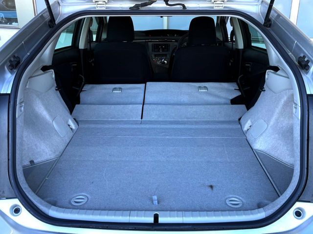 TOYOTA PRIUS 2015 Image 31