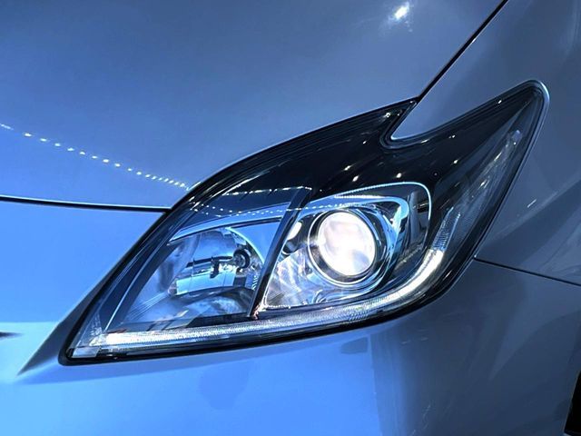 TOYOTA PRIUS 2015 Image 31