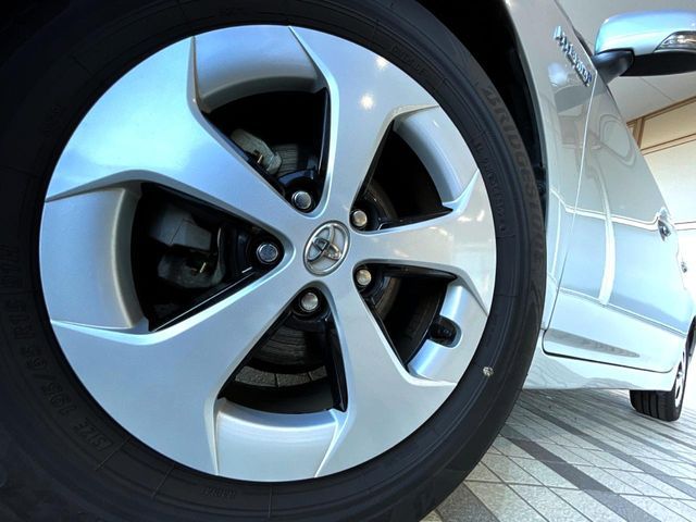 TOYOTA PRIUS 2015 Image 31