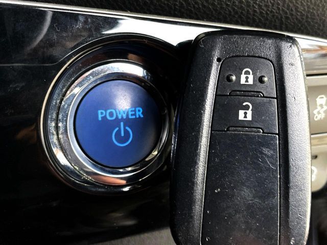 TOYOTA PRIUS 4WD 2017 Image 31