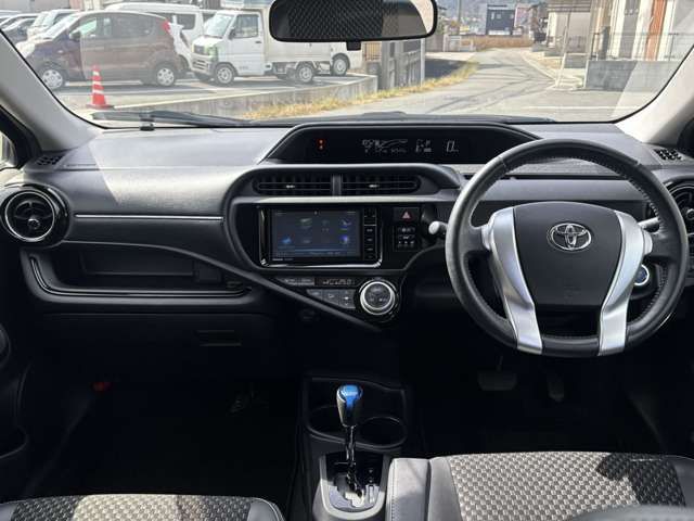 TOYOTA AQUA 2015 Image 31