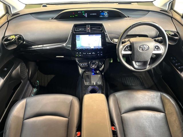 TOYOTA PRIUS 2017 Image 31