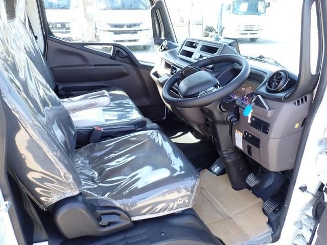 MITSUBISHI CANTER 2025 Image 31