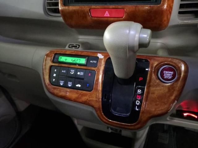 HONDA N BOX 2015 Image 31