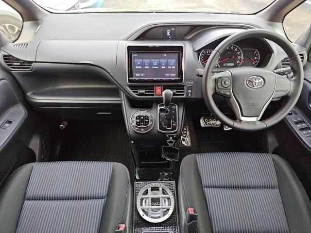 TOYOTA VOXY 2015 Image 31