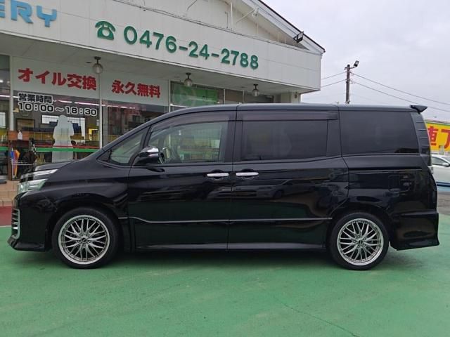 TOYOTA VOXY 2015 Image 31