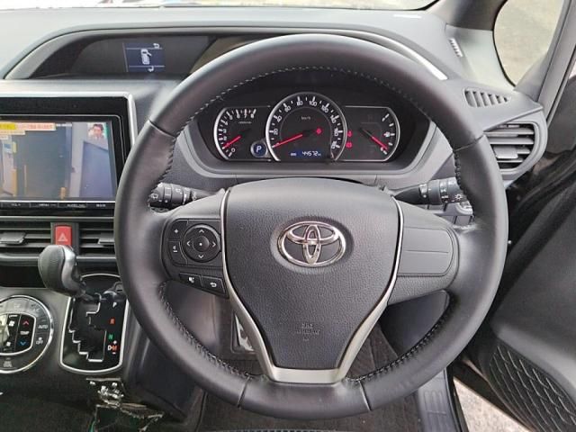 TOYOTA VOXY 2015 Image 31