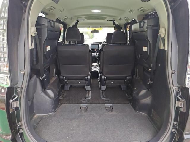 TOYOTA VOXY 2015 Image 31