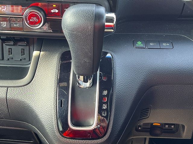 HONDA N BOX CUSTOM 2019 Image 31