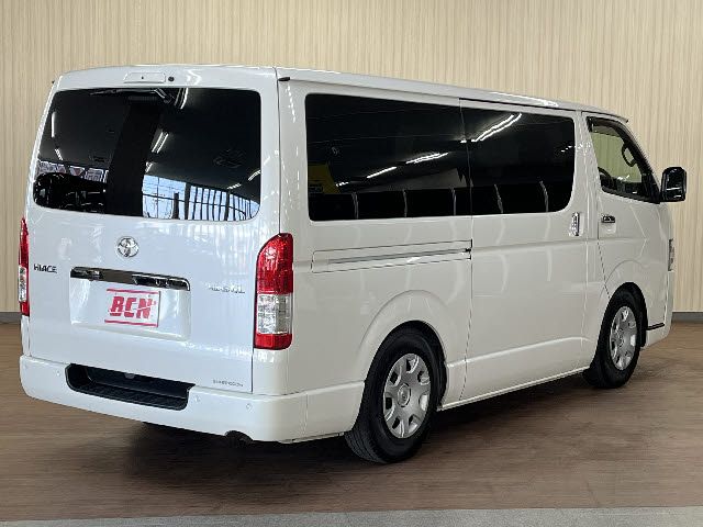TOYOTA HIACE VAN 2WD 2022 Image 31