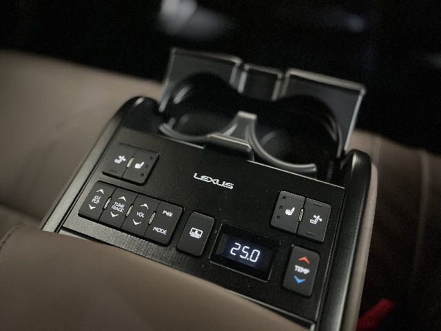 TOYOTA LEXUS ES300H 2022 Image 31