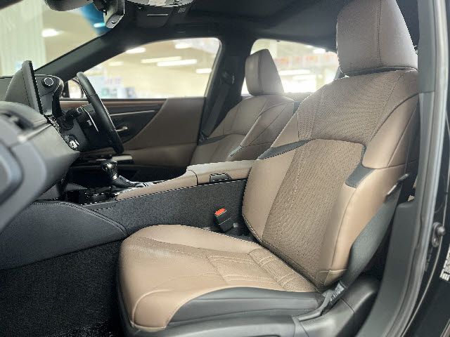 TOYOTA LEXUS ES300H 2022 Image 31