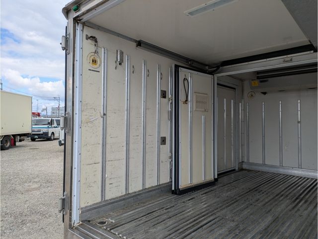 ISUZU ELF 2019 Image 31