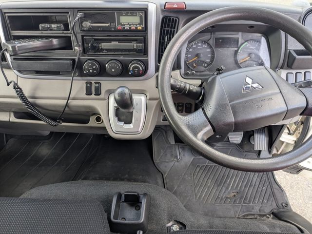 MITSUBISHI CANTER 2018 Image 31