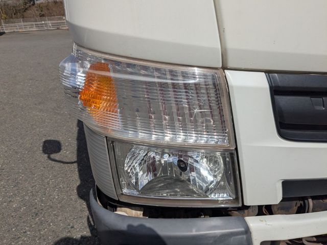 MITSUBISHI CANTER 2018 Image 31
