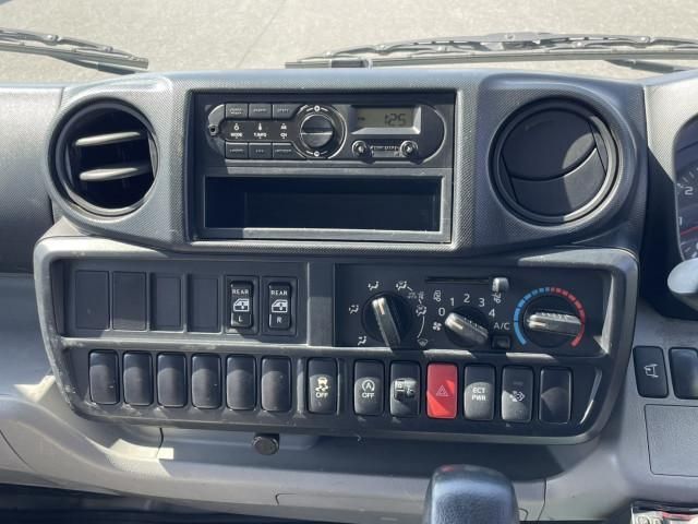 HINO DUTRO 2018 Image 31