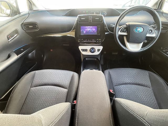 TOYOTA PRIUS 2017 Image 31