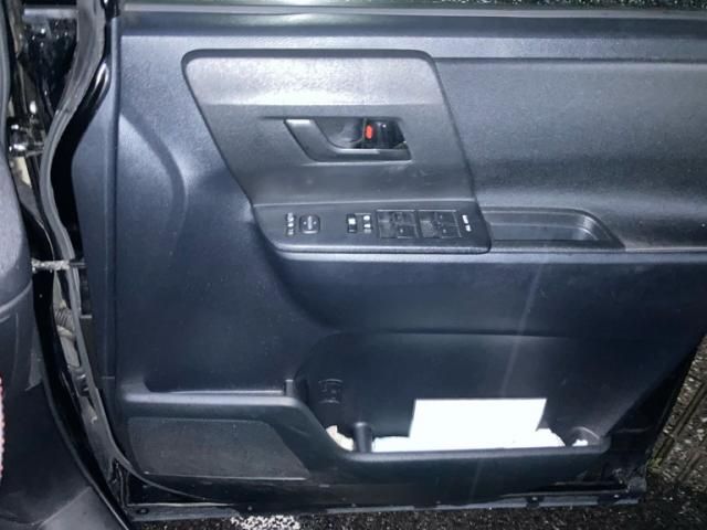 TOYOTA VOXY 2011 Image 31